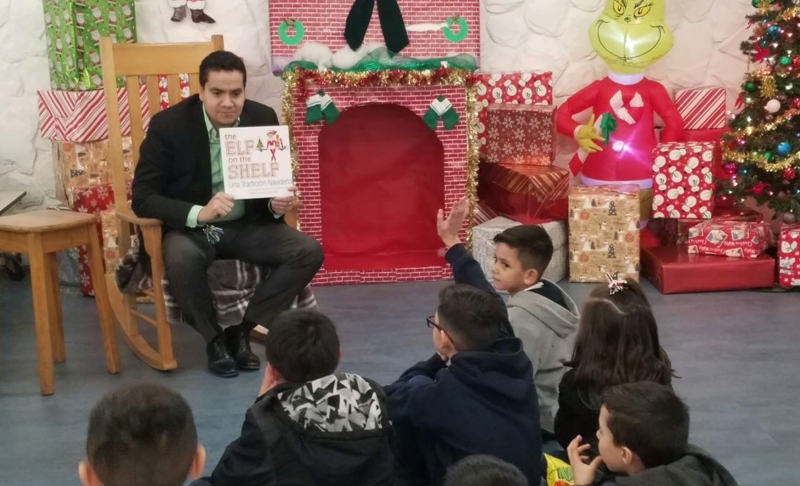 This image has an empty alt attribute; its file name is DPSCD-Literacy-Night-at-Academy-of-the-Americas-school-Ken-Coleman-photo-1-1120x680.jpg